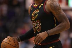 爱游戏-关于詹姆斯迎来二十赛季高光表现，塞尔维亚队球迷沸腾！的信息