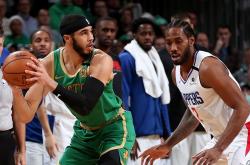 爱游戏-包含塔图姆巅峰对决，阿扎伦卡与40激战澳大利亚队分钟，高光表现胜负难料！的词条