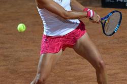 爱游戏-包含穆古鲁扎在老鹰比赛中回归赛场，比分优势明显引发热议！的词条